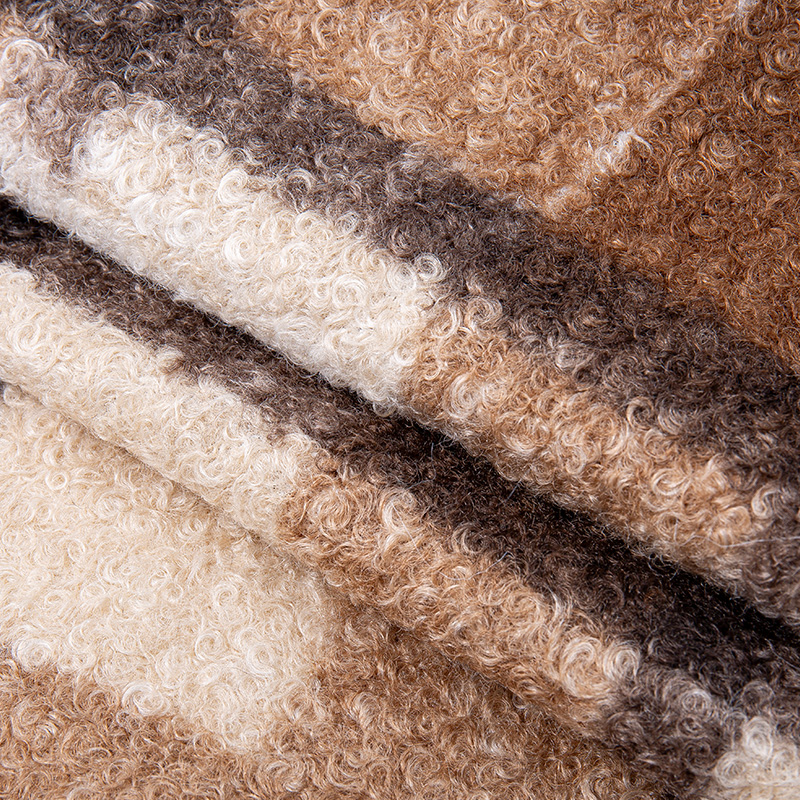 Seria kolorowych, pustych w środku przędz karbowanych HOY